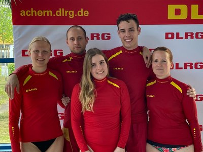 5 DLRG Trainer für den Kinderschwimmkurs